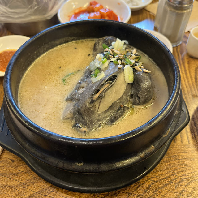 蔘雞湯就食得多😋烏雞湯真係第一次｜首爾養生食物之選