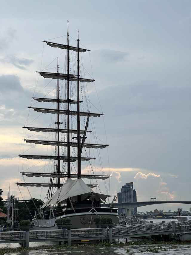 ขึ้นชิงช้าชมวิวเจ้าพระยามุมสูงที่ Asiatique 