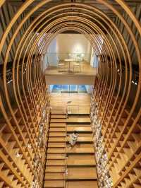 【東京】トンネルをイメージしたアートな図書館