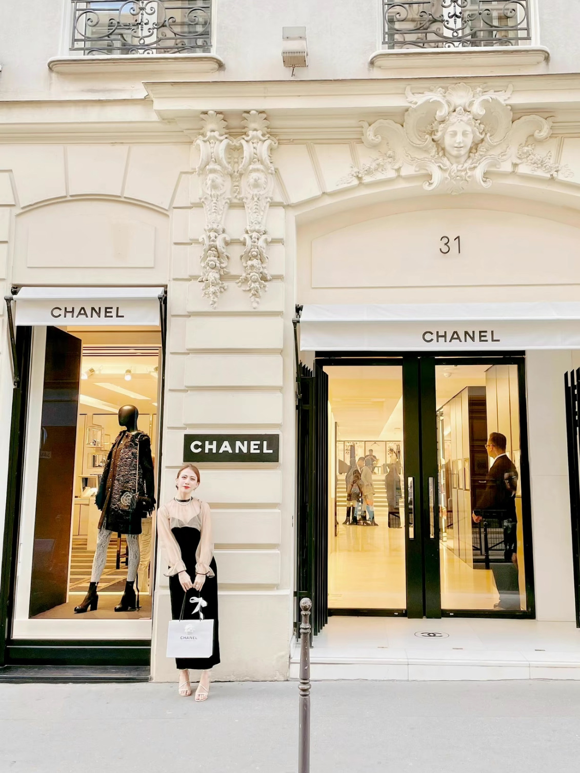 パリ🇫🇷】カンボン通りCHANEL本店🤍本店限定ショッパーも パリ🇫🇷】カンボン通りCHANEL本店🤍本店限定ショッパーも