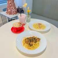 คาเฟ่สกล ตกแต่งตรีมคริสมาสต์ด้วยนะ🎄