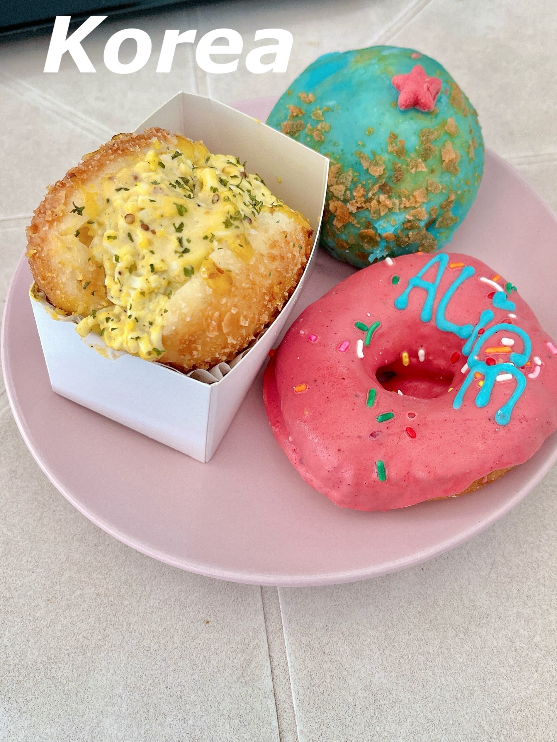 不思議の国のアリス♥️ドーナツ 韓国 釜山】カラフルドーナツがかわいいカフェ | Trip.com 釜山