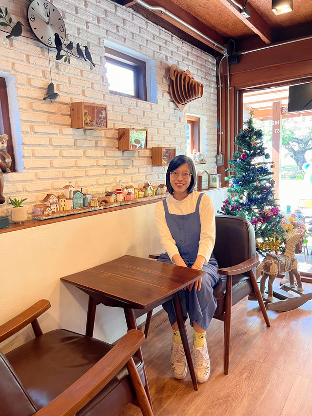 Bear Hug Cafe 