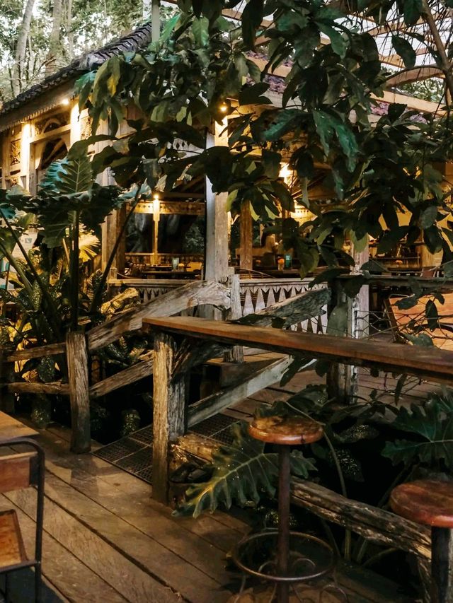 Lusi & Pakan Cafe
