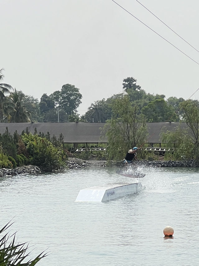Little Plant Café & Wake Park