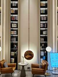 🏢 Hotel with Small entrance