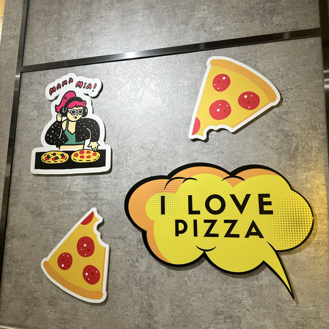 為食妹帶大麻成去九龍城食Pizza