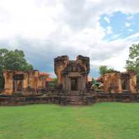 วัดสระกำแพงใหญ่ จ.ศรีษะเกษ