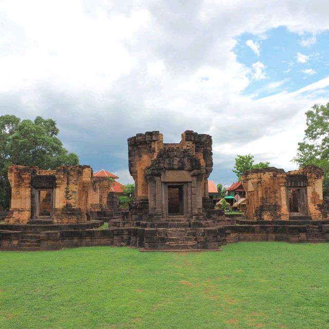 วัดสระกำแพงใหญ่ จ.ศรีษะเกษ