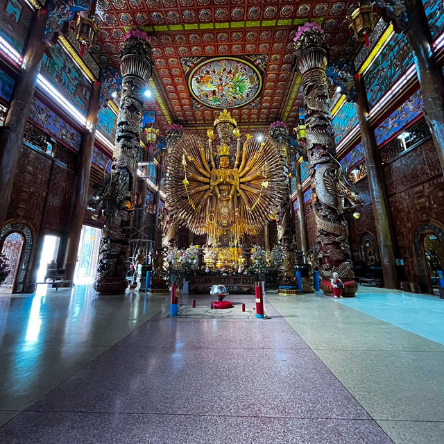 วัดที่พระแม่กวนอิมองค์ใหญ่มากกกกก 