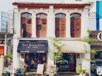Two Frenchies Cafe Bistro
