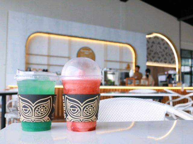 ทานกาแฟริมน้ำที่ Winkin Scintilla 