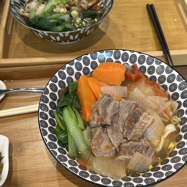 （永康公園旁（啞舍永康）紅燒牛肉麵.非吃不可美食