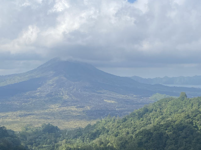 "Discover the Magic of Bali: A Paradise of Sunsets, Culture, and Adventure"