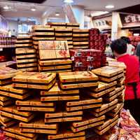"Exploring San Shu Gong: A Family-Friendly Spot for Melaka Delicacies and Souvenirs"