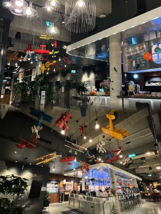 스타일리시한 환승: 목시 베를린 공항에서의 부티크 숙박 경험