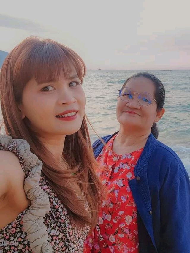 หาดบางเสร่ ชมพระอาทิตย์ตกสุดโรแมนติก 🥰