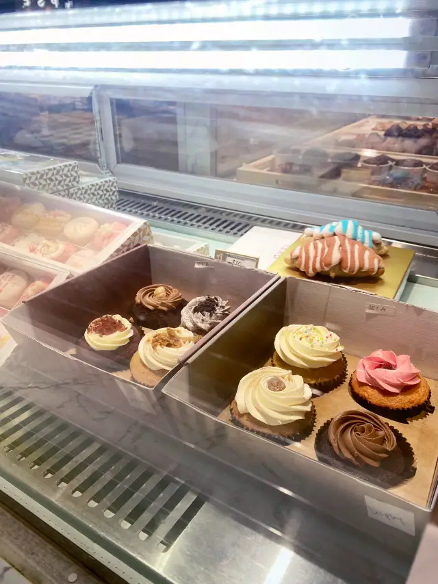  A charming selection of artisanal pastries 🥮! 