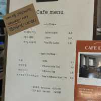 【韓国】ソンスの森のカフェ通り入り口にあるパン屋さん🥐