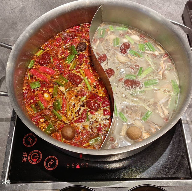 桃園龜山  小蒙牛頂級麻辣養生鍋家林口店