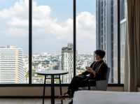 โรงแรมหรู 5 ดาวย่านทองหล่อ กับวิวสระสุดปัง