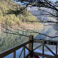 อุทยานแห่งชาติจิ่วจ้ายโกว (Jiuzhaigou) 🏞️
