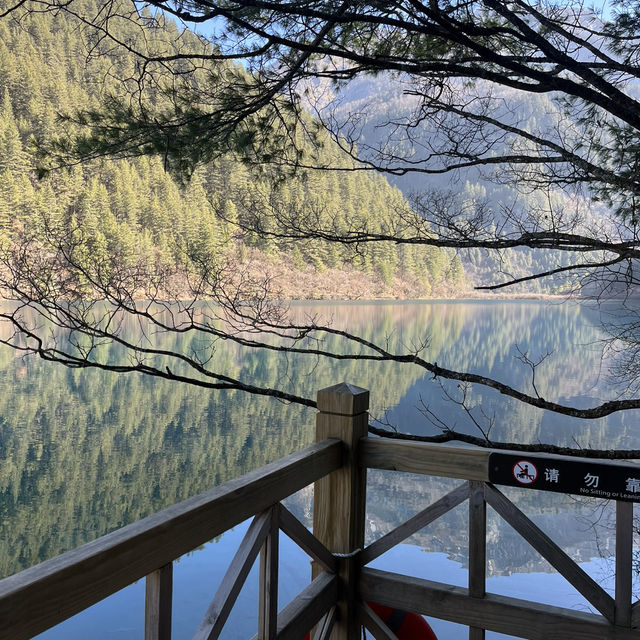 อุทยานแห่งชาติจิ่วจ้ายโกว (Jiuzhaigou) 🏞️