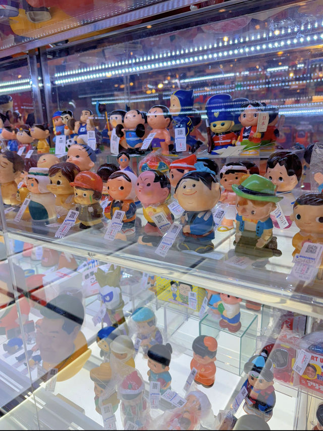 鳥居の先はアンティークTOYが並ぶ近未来空間🫣🪐💞【東京・中野】