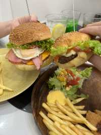 【北九州カフェ】国産素材にこだわったボリューム満点のハンバーガー🍔
