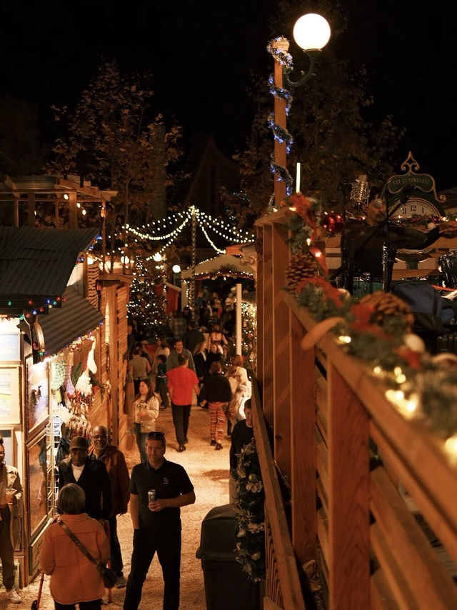 A Coastal Christmas at Laguna Beach: Sand, Surf, and Seasonal Cheer