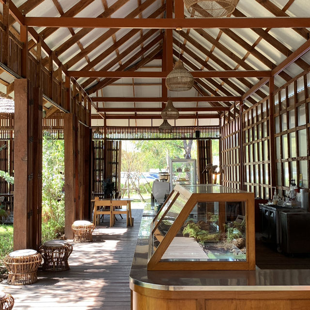 ร้านอาหารทะเลแน่นๆ บรรยากาศดีมากที่ชลบุรี