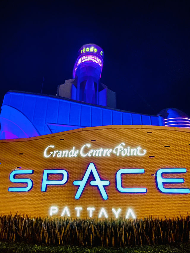 บุกอวกาศ Grand Centre Point Space Pattaya