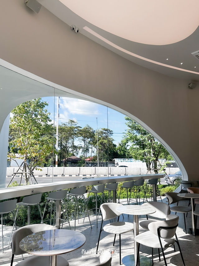 Uncloud คาเฟ่โทนขาวสุดมินิมอลที่บางแสน