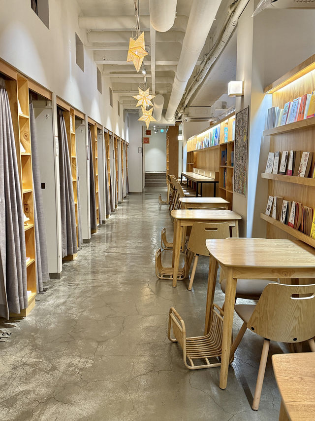 강남 한복판에 있는 한적한 북카페☕️📚