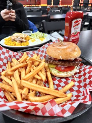 Great Lunch at The Mantle🍔