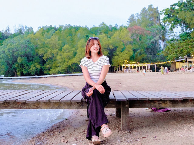 ฟังเพลง นั่งชิว ริมทะเล ในคาเฟ่ภูเก็ต