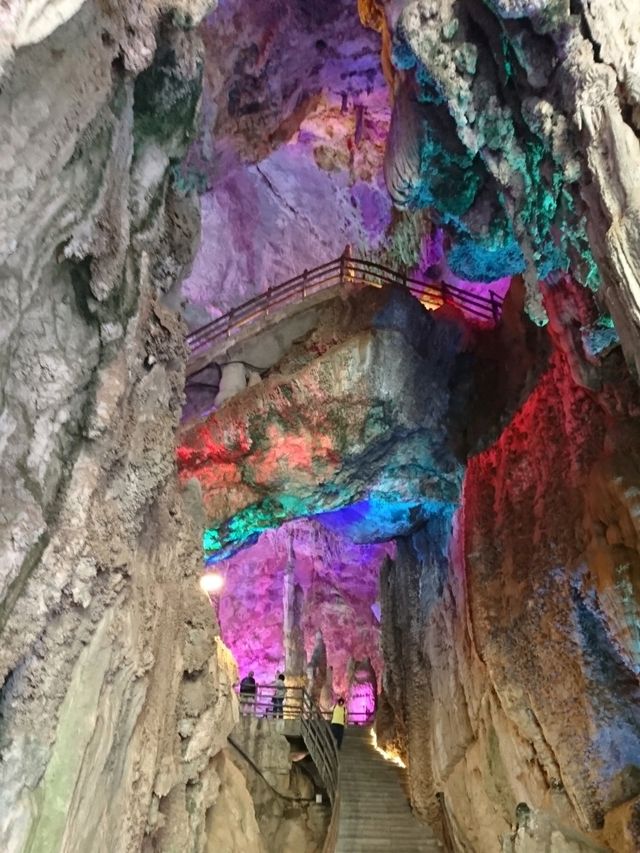 中國最大的喀斯特溶洞博物館：雲南九鄉溶洞