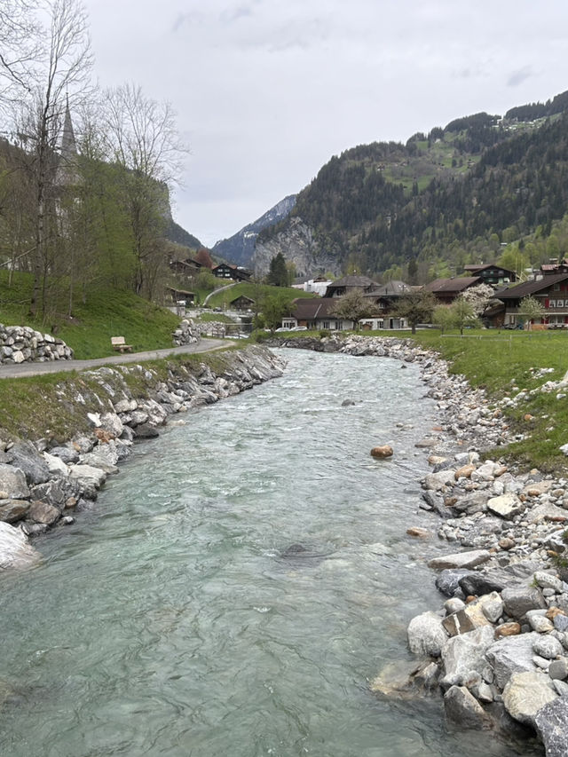 A Day of Leisurely Stroll in Lauterbrunnen! 