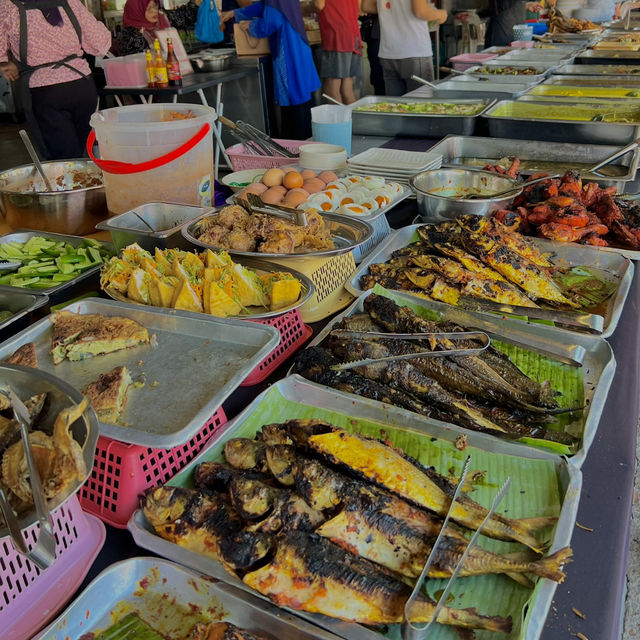 Gerai Keluarga Mama Widuri – The Best Nasi Campur in Jitra! 🍛🔥