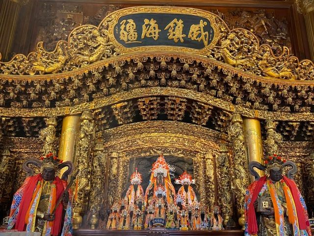 臺灣東港〔鎮海宮〕，海神信仰的百年廟宇。
