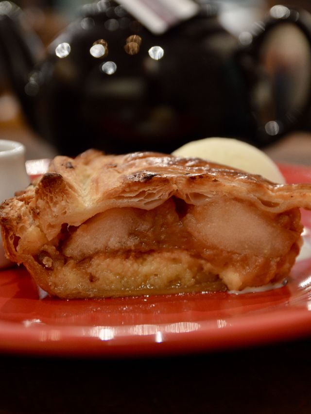 Delicious Apple Pie in Aoyama: GRANNY SMITH APPLE PIE & COFFEE