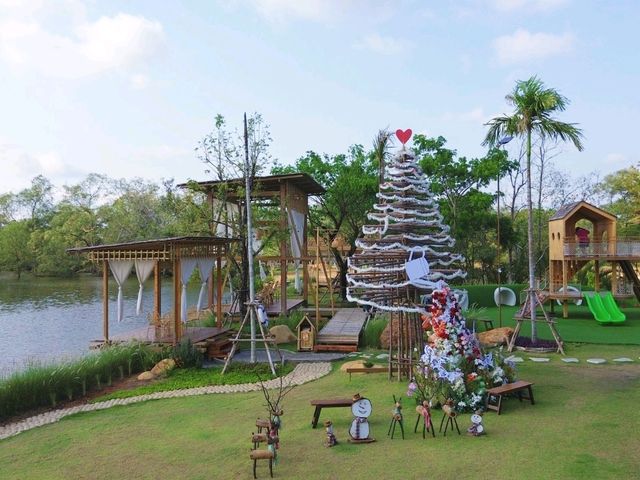 คาเฟ่ริมน้ำ หอมดิน กลิ่นจันทร์