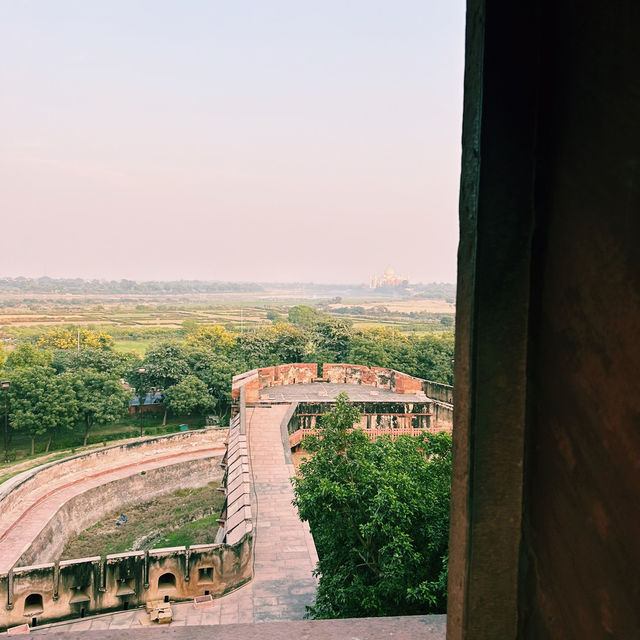 ムガル帝国の栄華を感じる壮大な城塞🏰