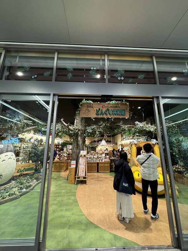 ジブリ好きは必見！大きなネコバスやトトロに会えるジブリグッズのショップ🤩🌿