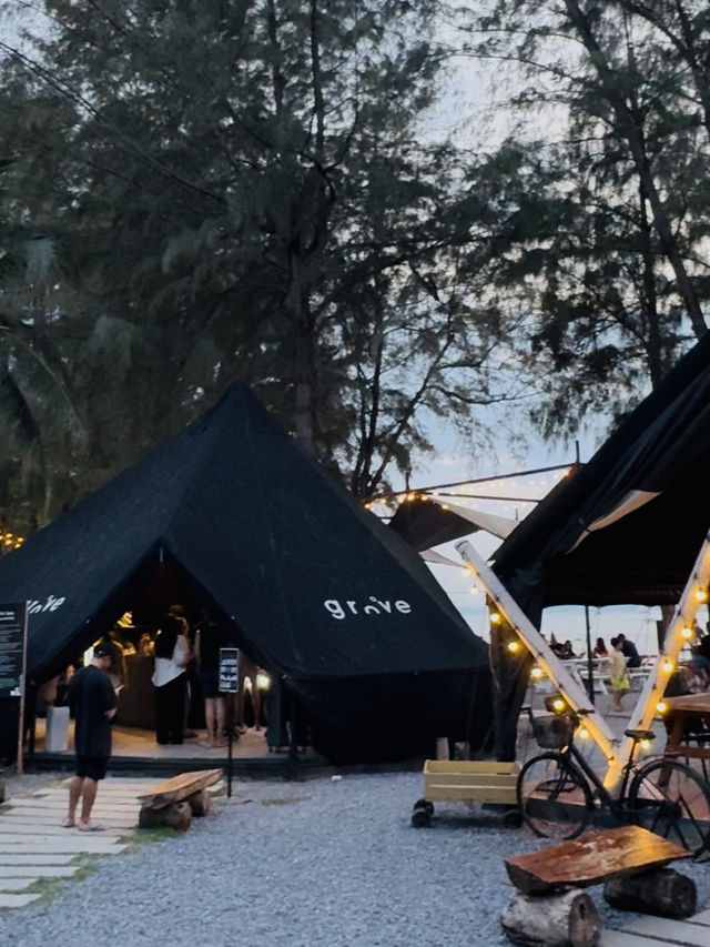 ร้านสุดชิล ครบครับ อาหาร วิวทะเล Grove Phuket
