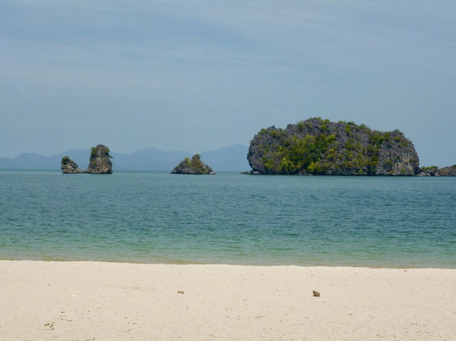 Spring Florals Meet Turquoise Waters at Tanjung Rhu Beach