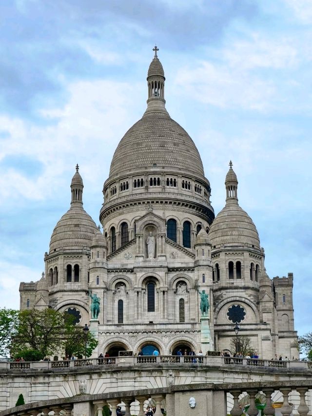Seine River Walk: A Journey of Parisian Charm
