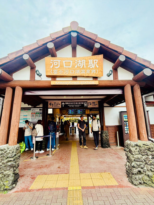 【日本山梨】河口湖站：河口湖站：交通樞紐與旅遊起點的完美結合