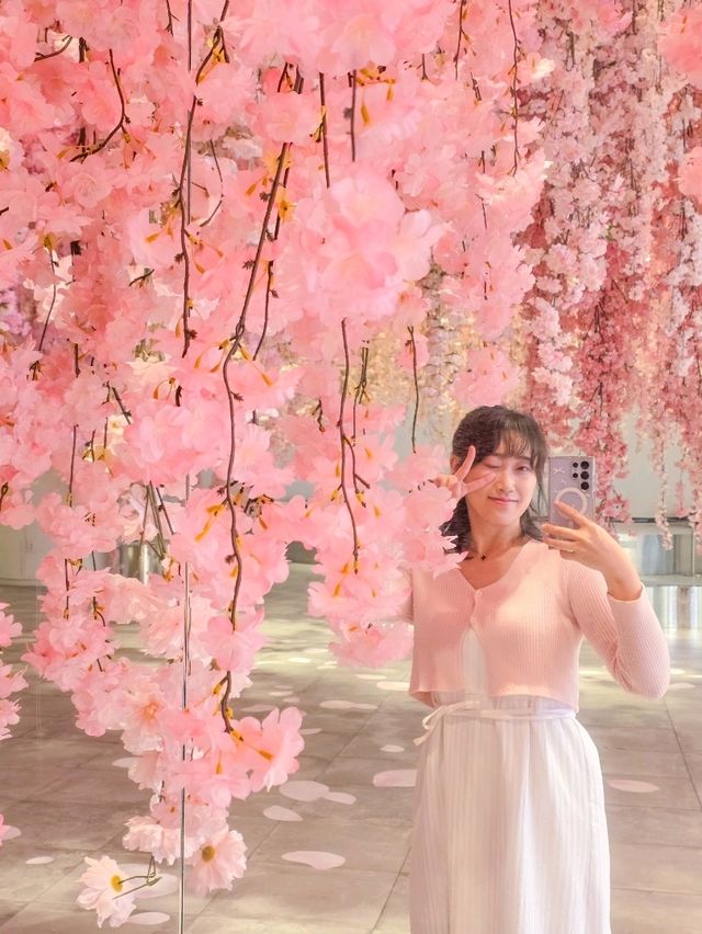 핑크빛 전시가 열린 부산 센텀시티