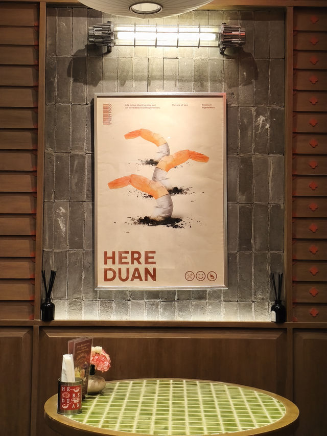曼谷｜吃超飽！段哥餐  廳打拋豬＋歐姆蛋飯辣得過癮還送飲料！女孩都吃到撐  